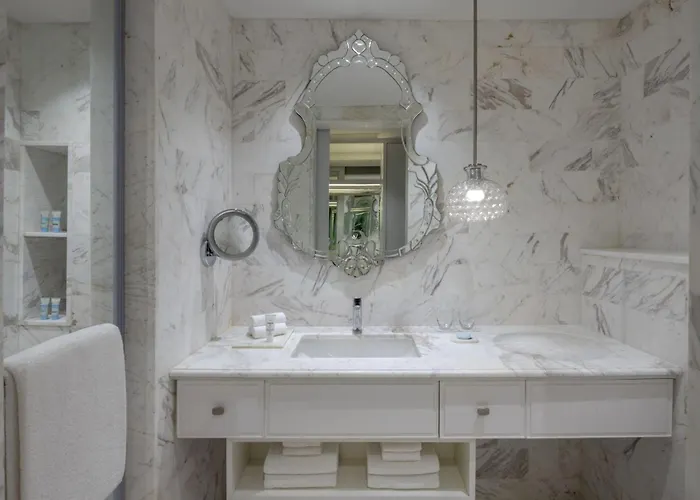 Exclusive Queen Room